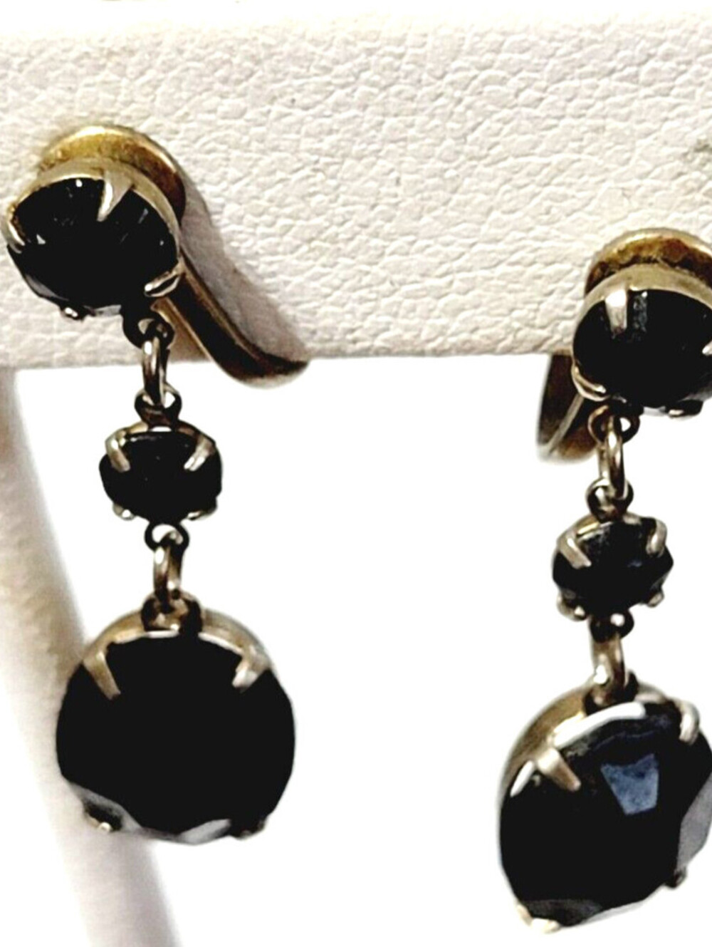 Vintage Black Glass Dangle Earrings Screw Back Drops Mid-Century sb-57